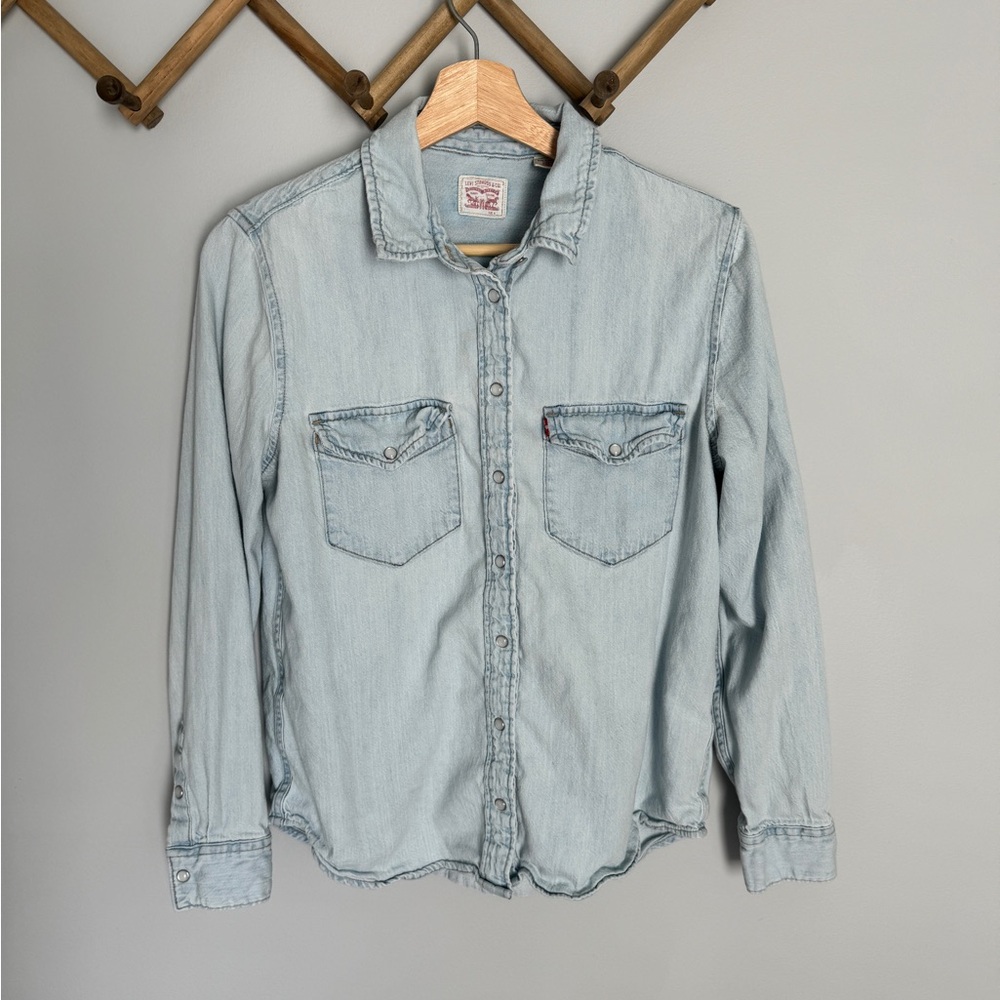 Levi’s Women’s Small Long Sleeve Ultimate Western Denim Snap Shirt in Light Wash